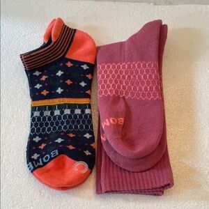 New Bombas Women’s  Coral and Navy Patterned Socks size M set of 2 no package